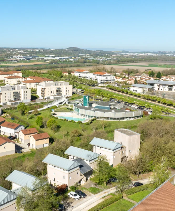 Vue aérienne par drone de L’Isle-d’Abeau, près de Bourgoin-Jallieu