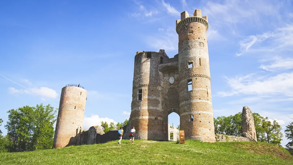Château de Bressieux, en Isère, vu par drone