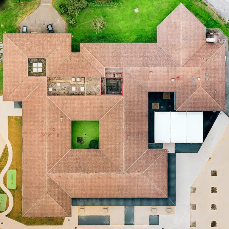 Orthophoto par drone de la toiture d’un collège à Saint-Marcellin
