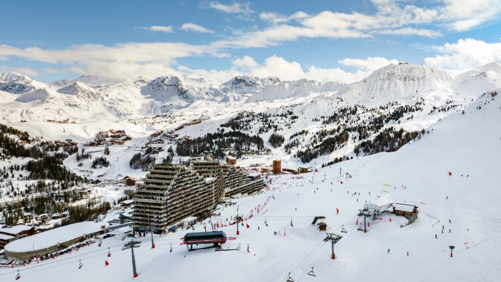 La station de La Plagne 1800 (Savoie) vue par drone